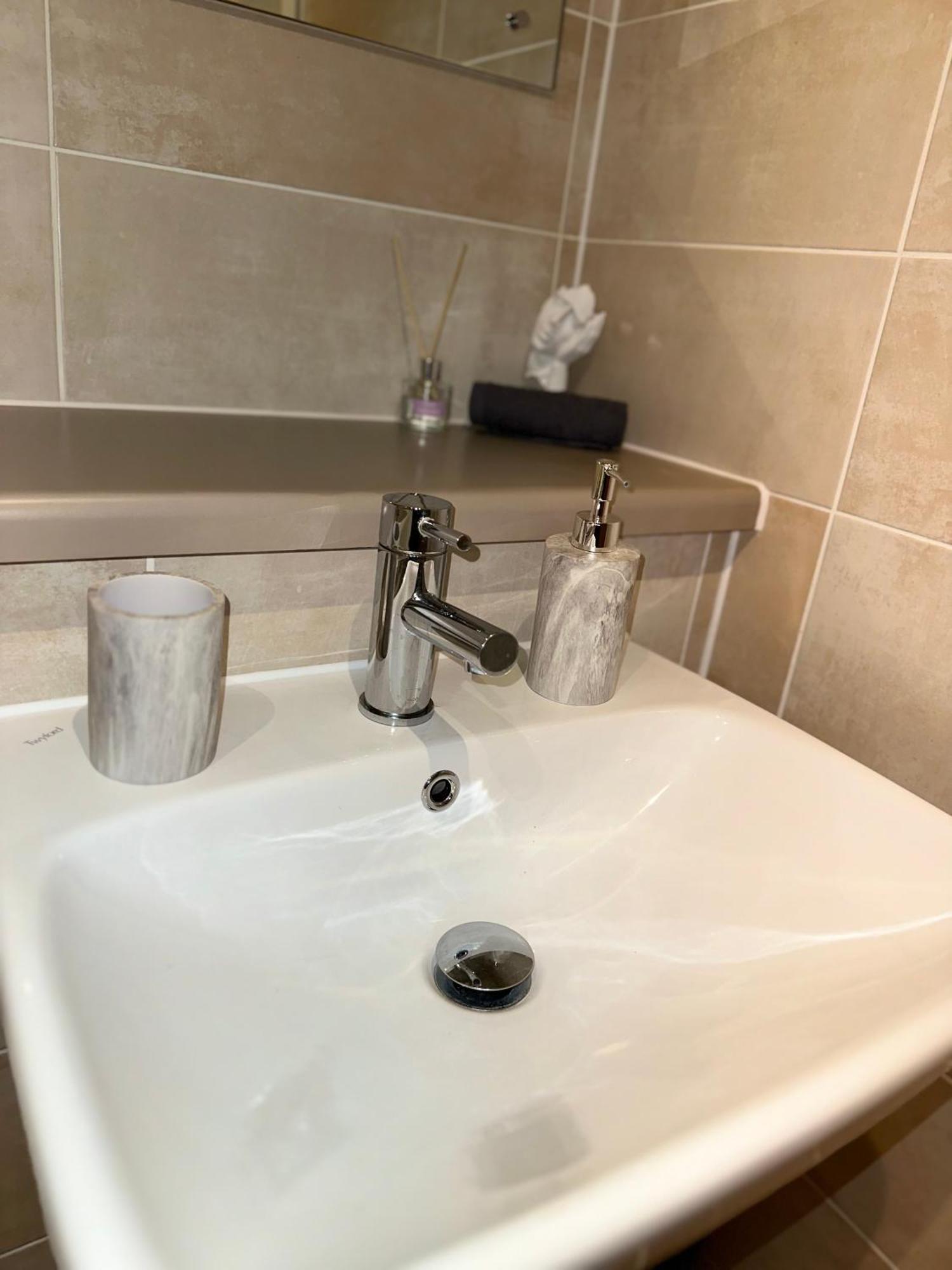 Luxury 2-Bed High-Rise In Manchester With Parking Exterior foto